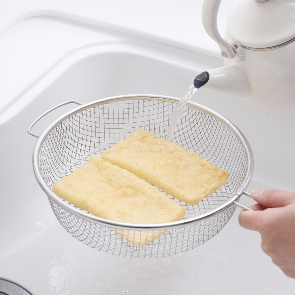 逸品物創 絶妙メッシュの水切りしやすい手付きザル