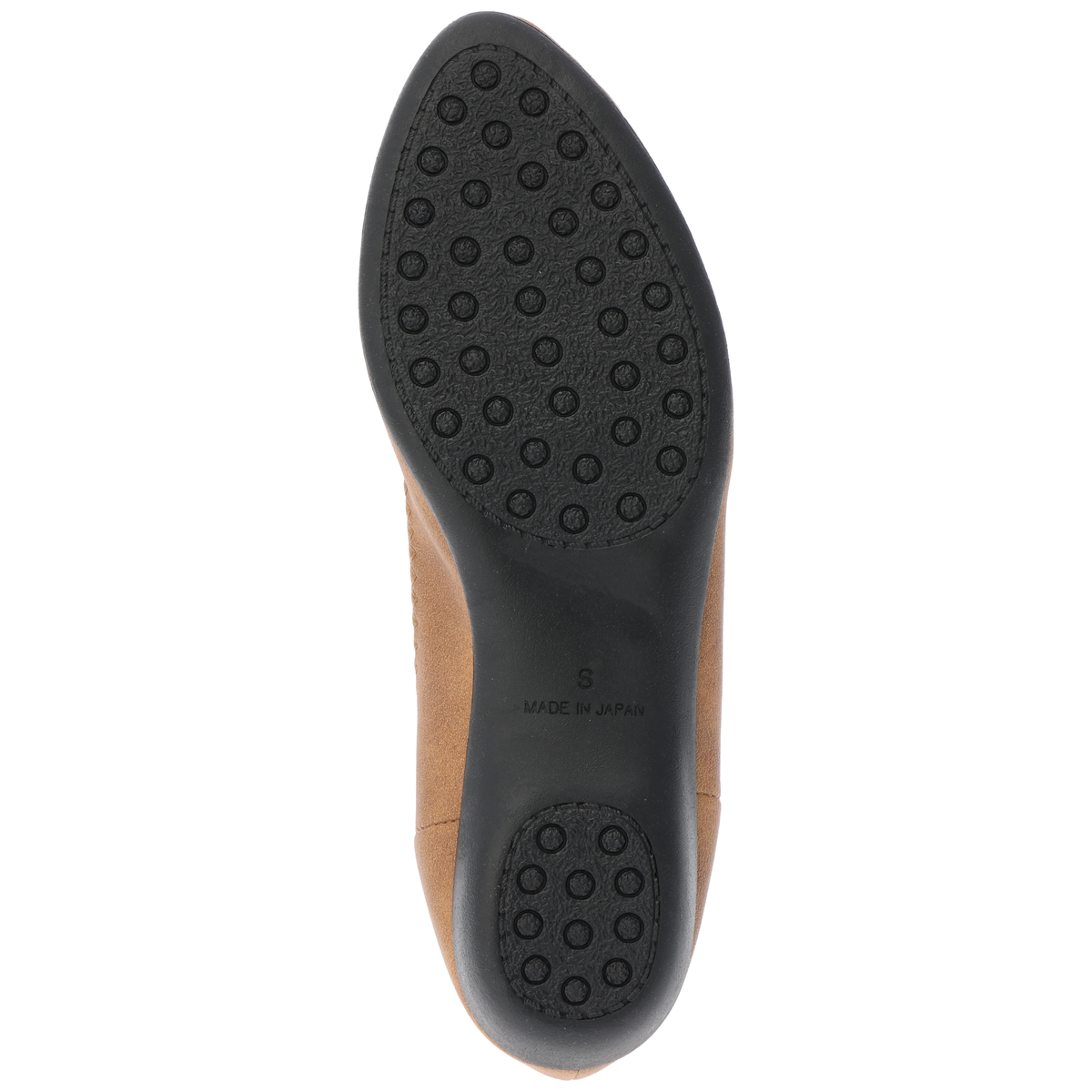 とんがりつま先のアーモンドトゥパンプス