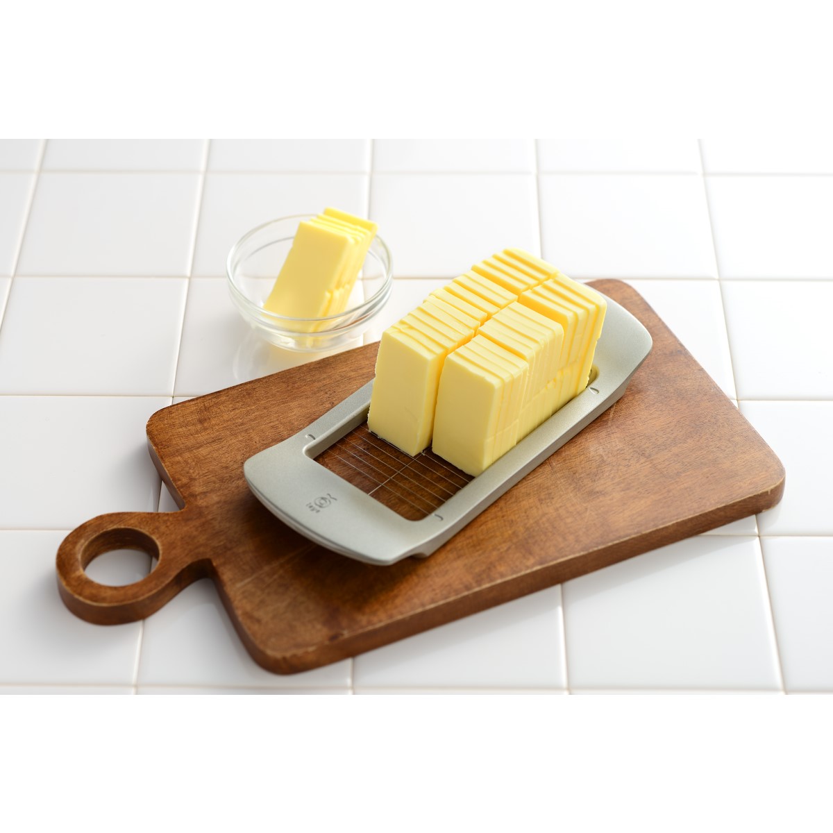 ワイヤーでスーッと切れるバターカッター
