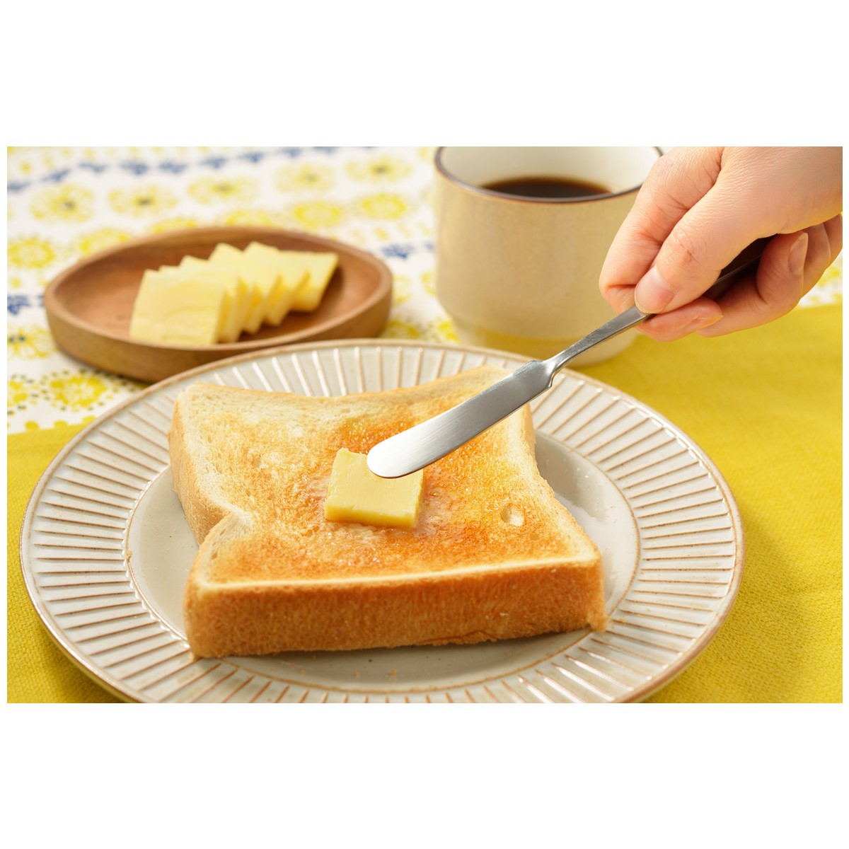 ワイヤーでスーッと切れるバターカッター