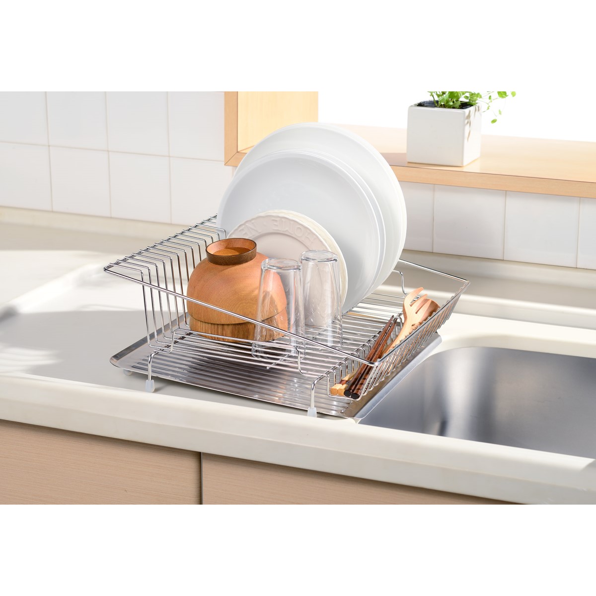 水が流れるステンレス水切りカゴ