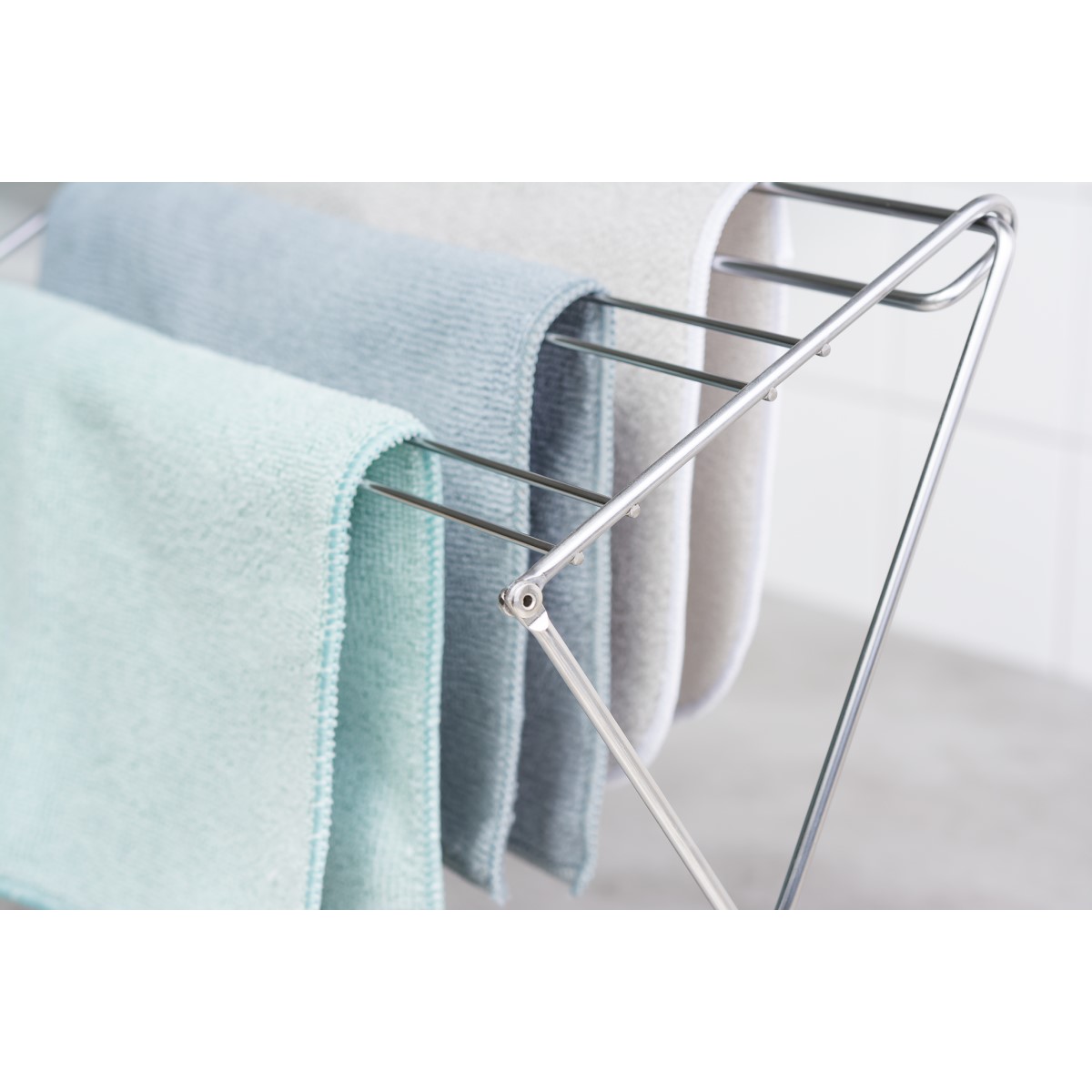 さらっと乾く折りたたみハンガー