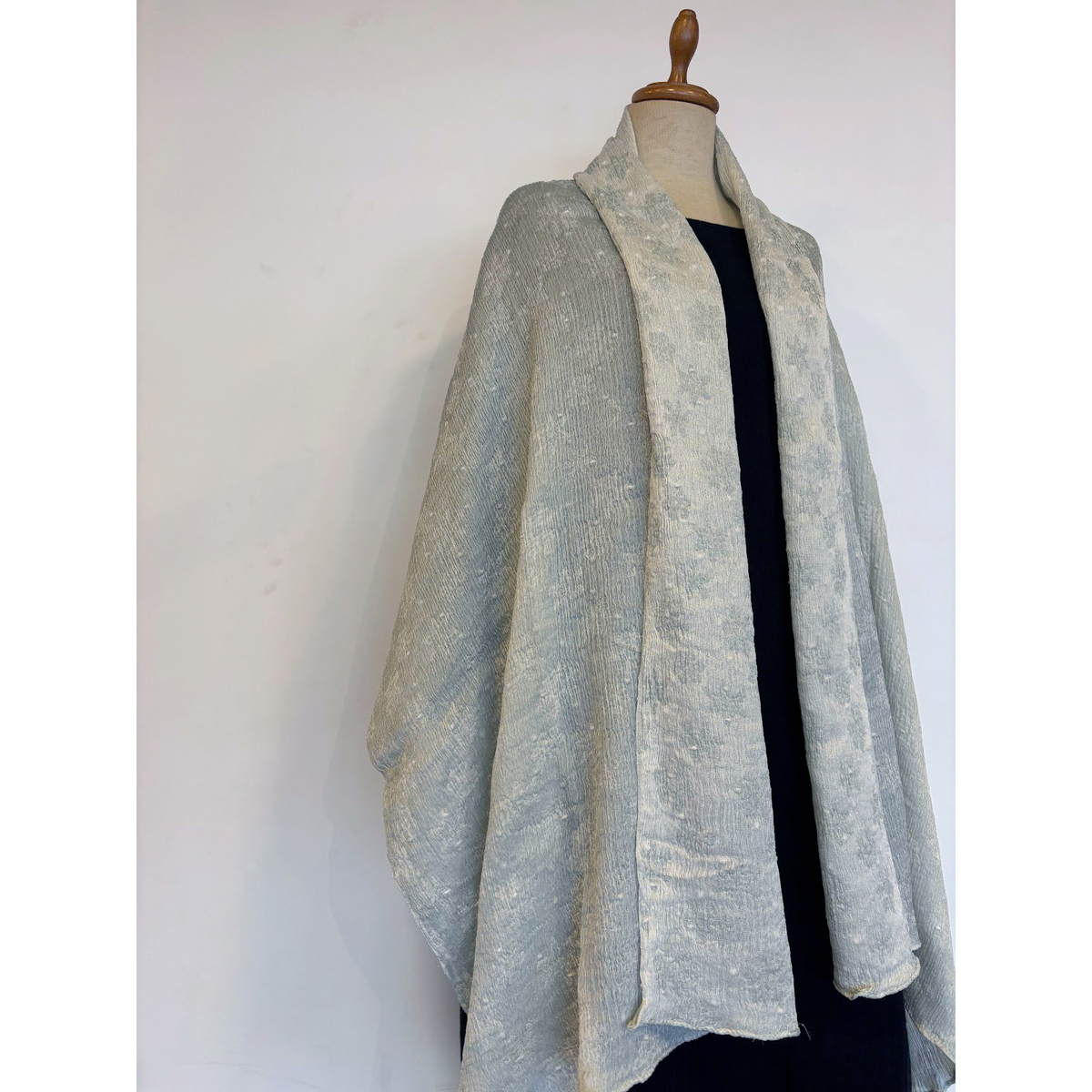 シルク雪の結晶柄ストール