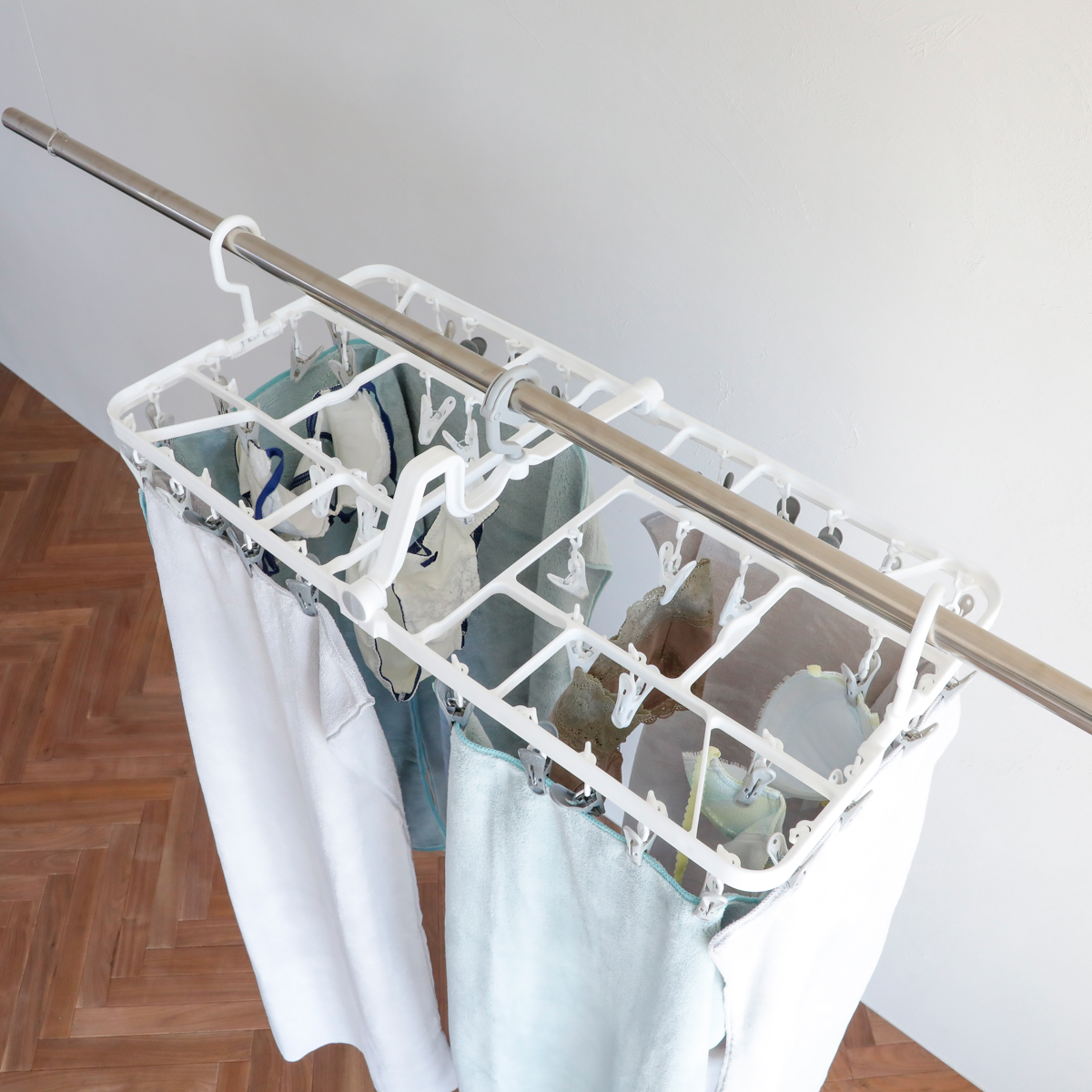 The hangers 引っ張って取り込めるランドリーハンガー 42P