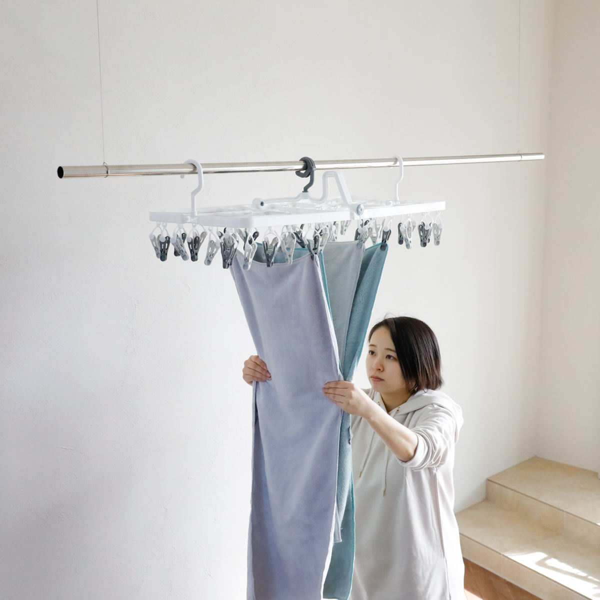 The hangers 引っ張って取り込めるランドリーハンガー 42P