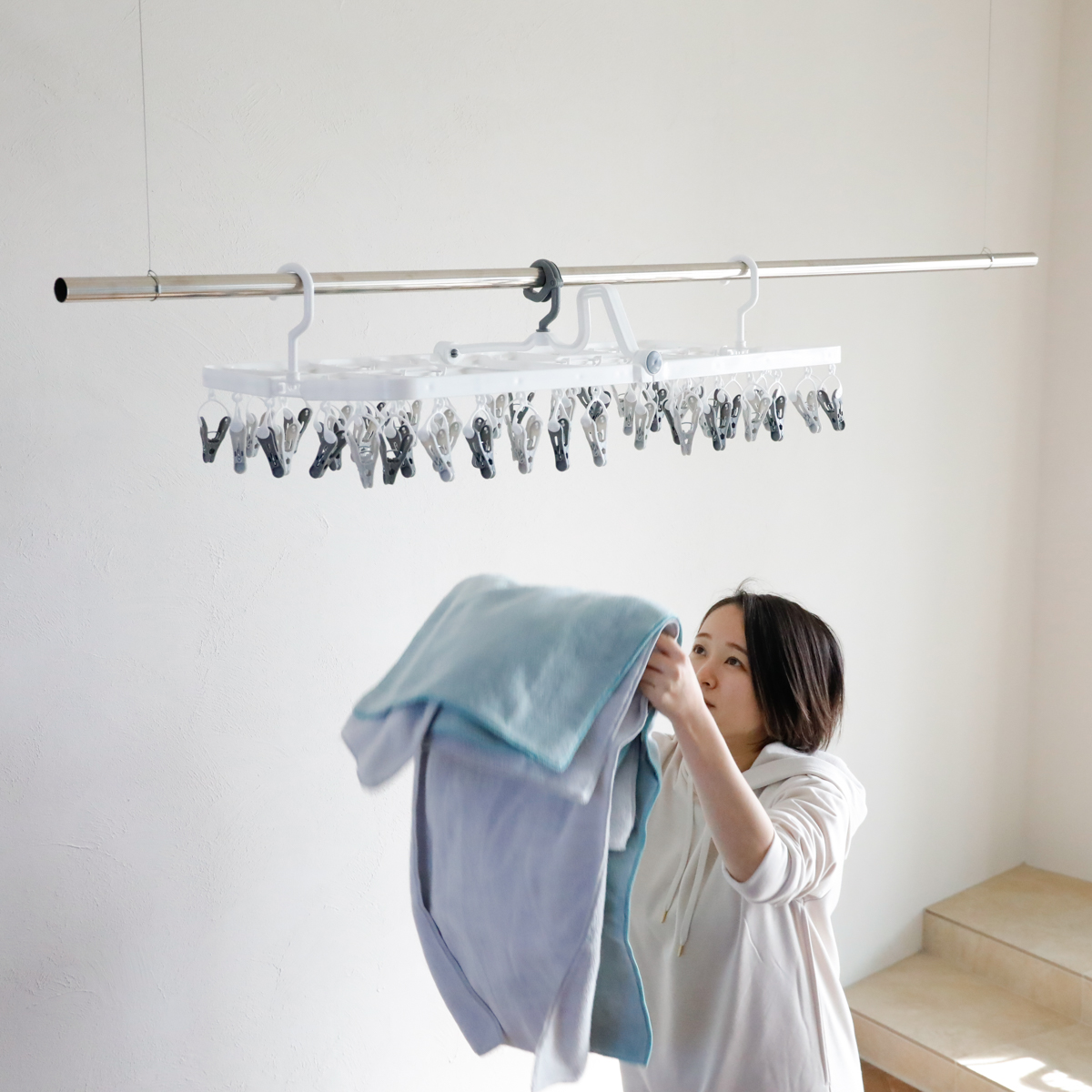 The hangers 引っ張って取り込めるランドリーハンガー 42P