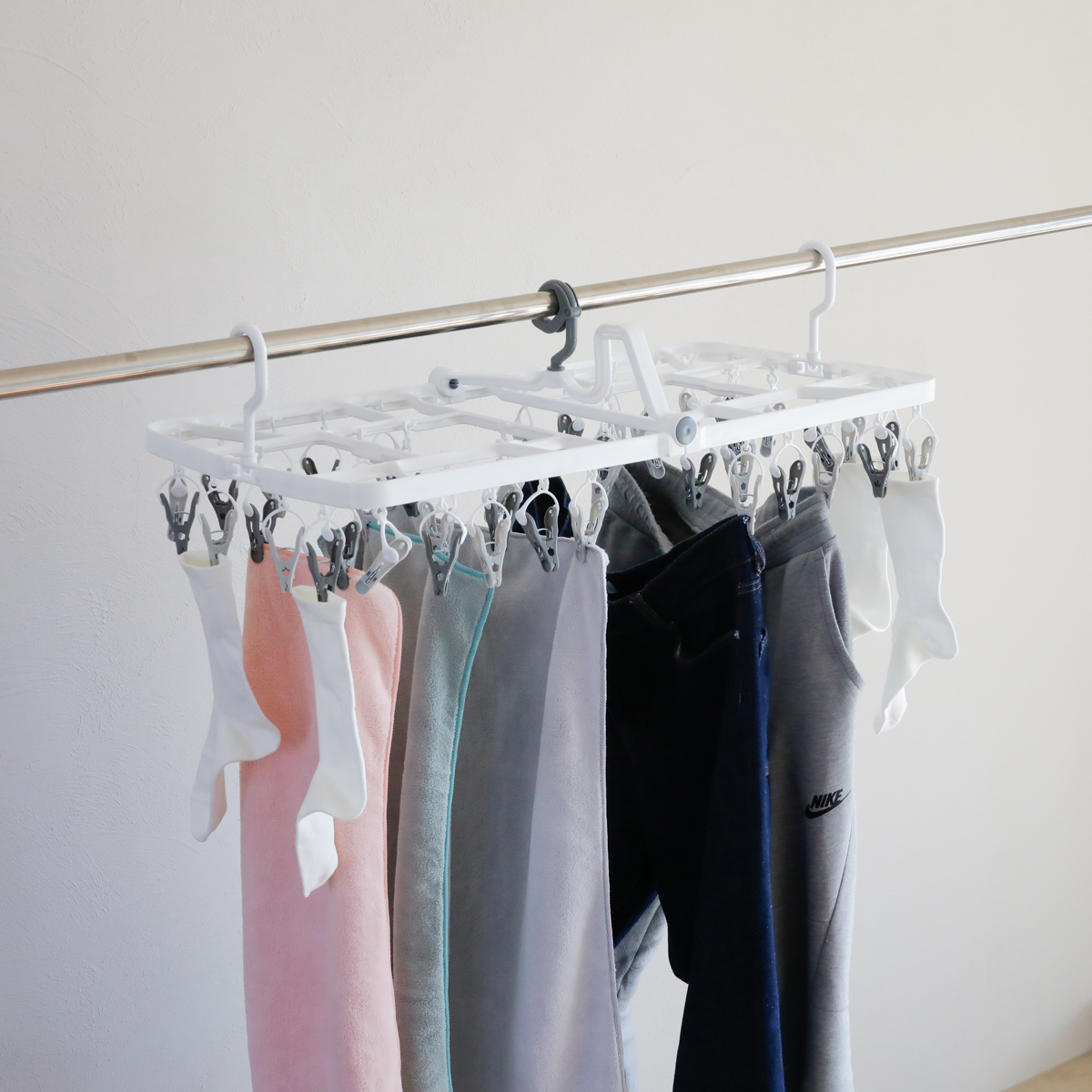 The hangers 引っ張って取り込めるランドリーハンガー 42P