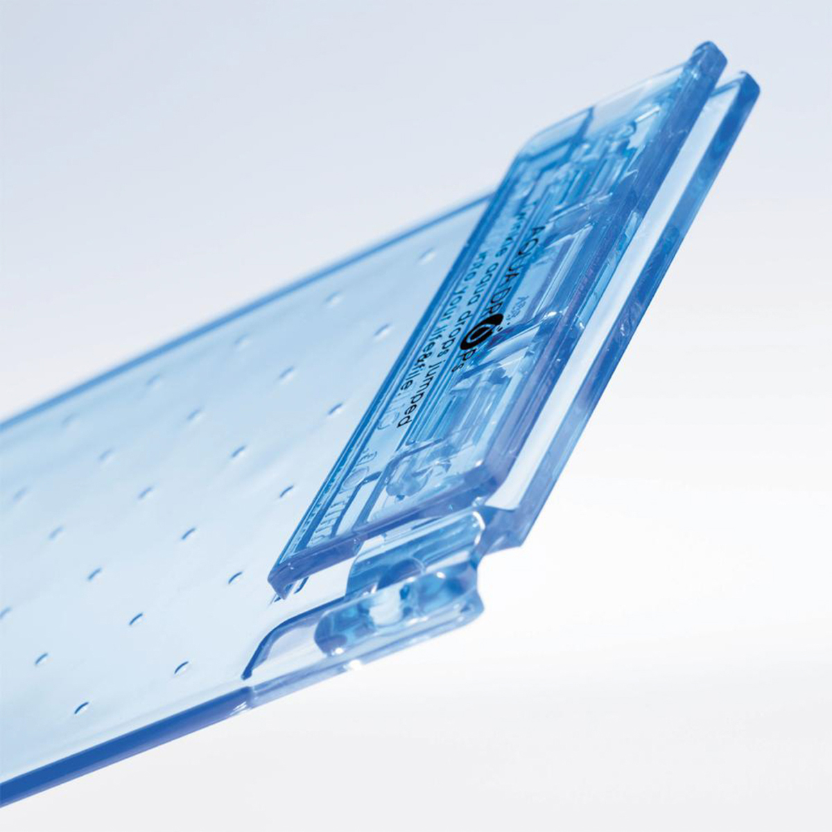 ＡＱＵＡ　ＤＲＯＰｓ　超薄型クリップボード　クリスタル