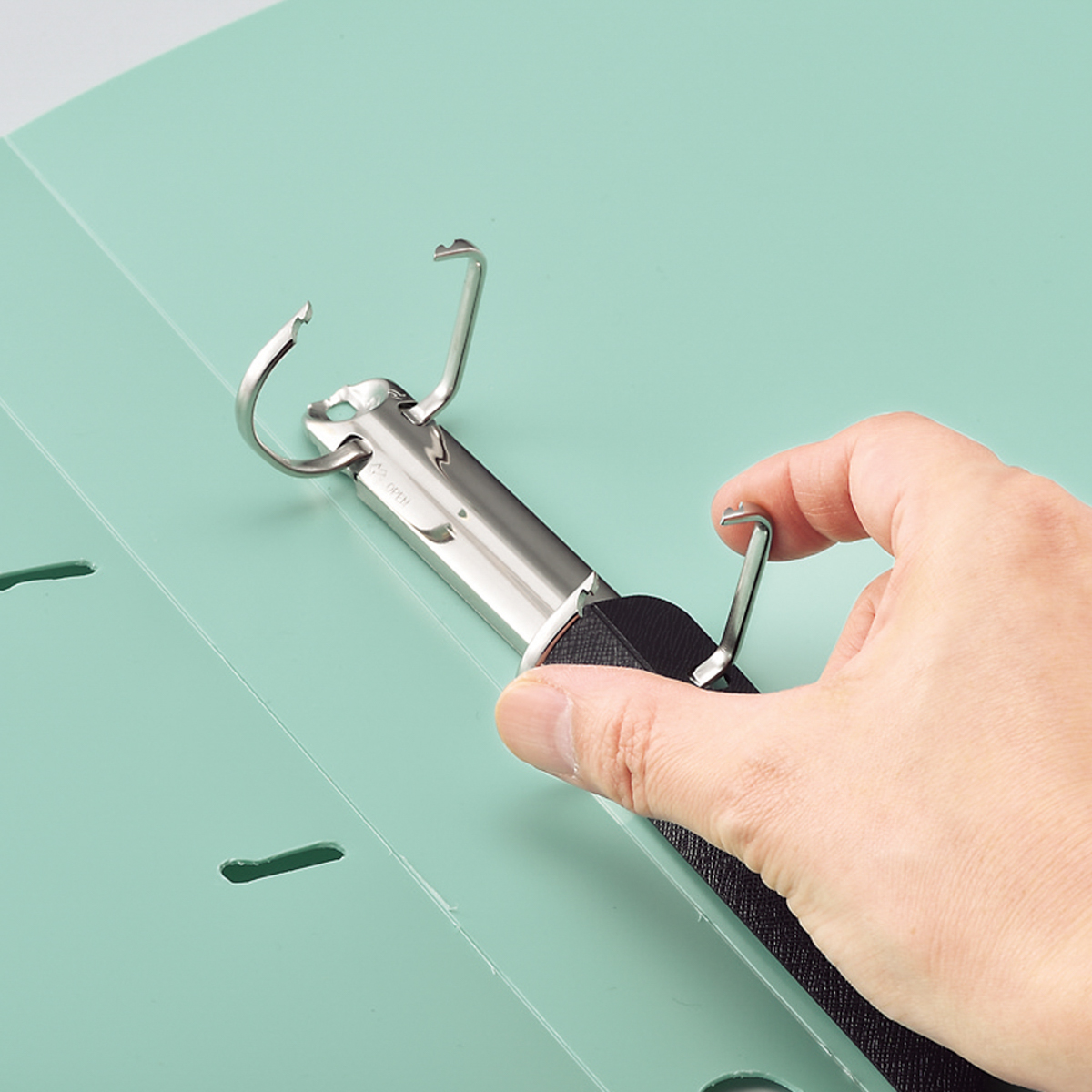 ｎｏｉｅ－ｓｔｙｌｅ　Ｄ型リングファイル＜ツイストリング＞　レッド