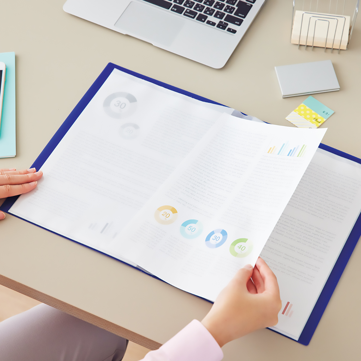 ＣＵＢＥ　ＦＩＺＺ　クリヤーブック＜サイドベンツ＞　ベージュ