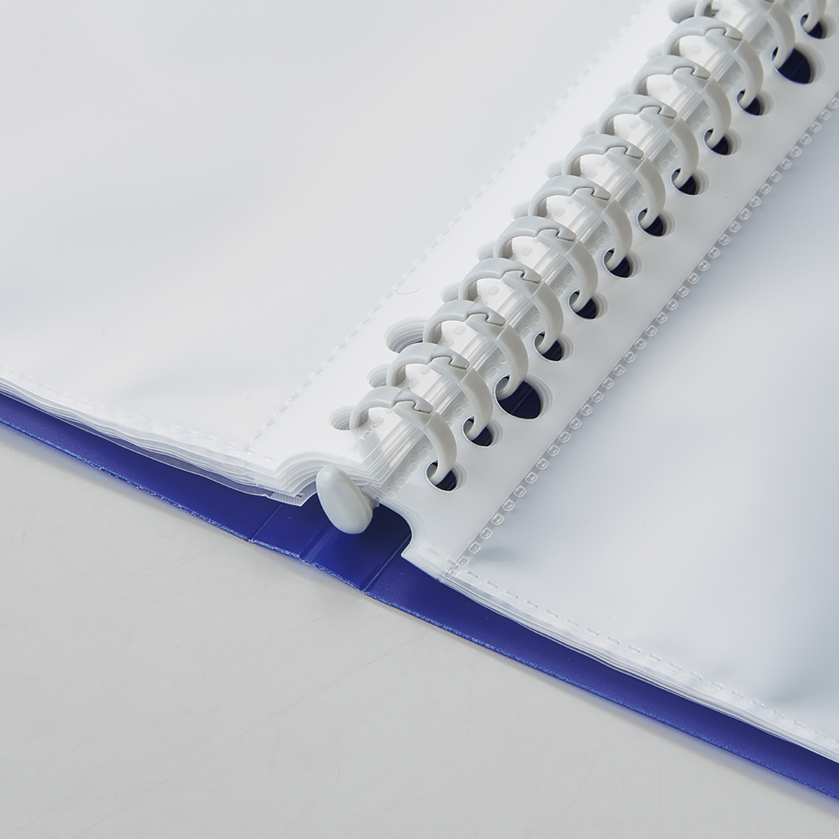 ＣＵＢＥ　ＦＩＺＺ　クリヤーブック＜ポケット交換タイプ＞　パープル