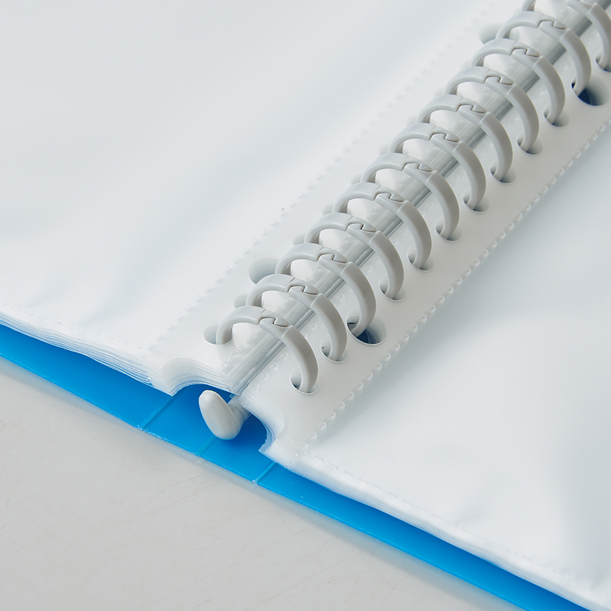 ＣＵＢＥ　ＦＩＺＺ　クリヤーブック＜ポケット交換タイプ＞　ネイビー