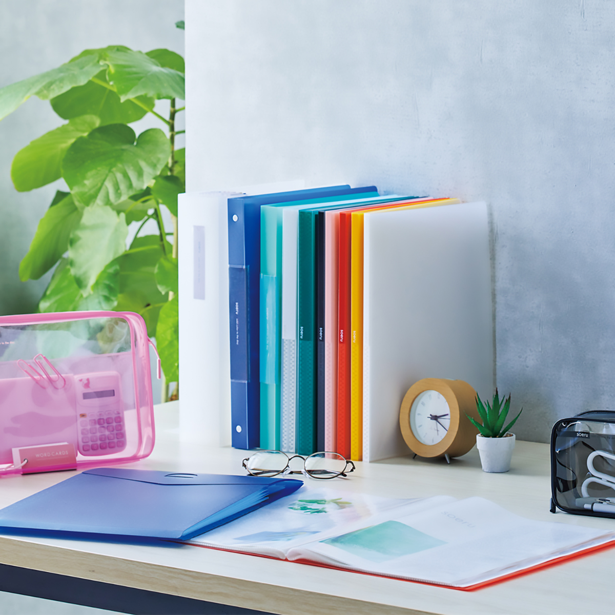 ｓｏｅｒｕ　クリヤーブック＜ポケット交換タイプ＞　アイスブルー