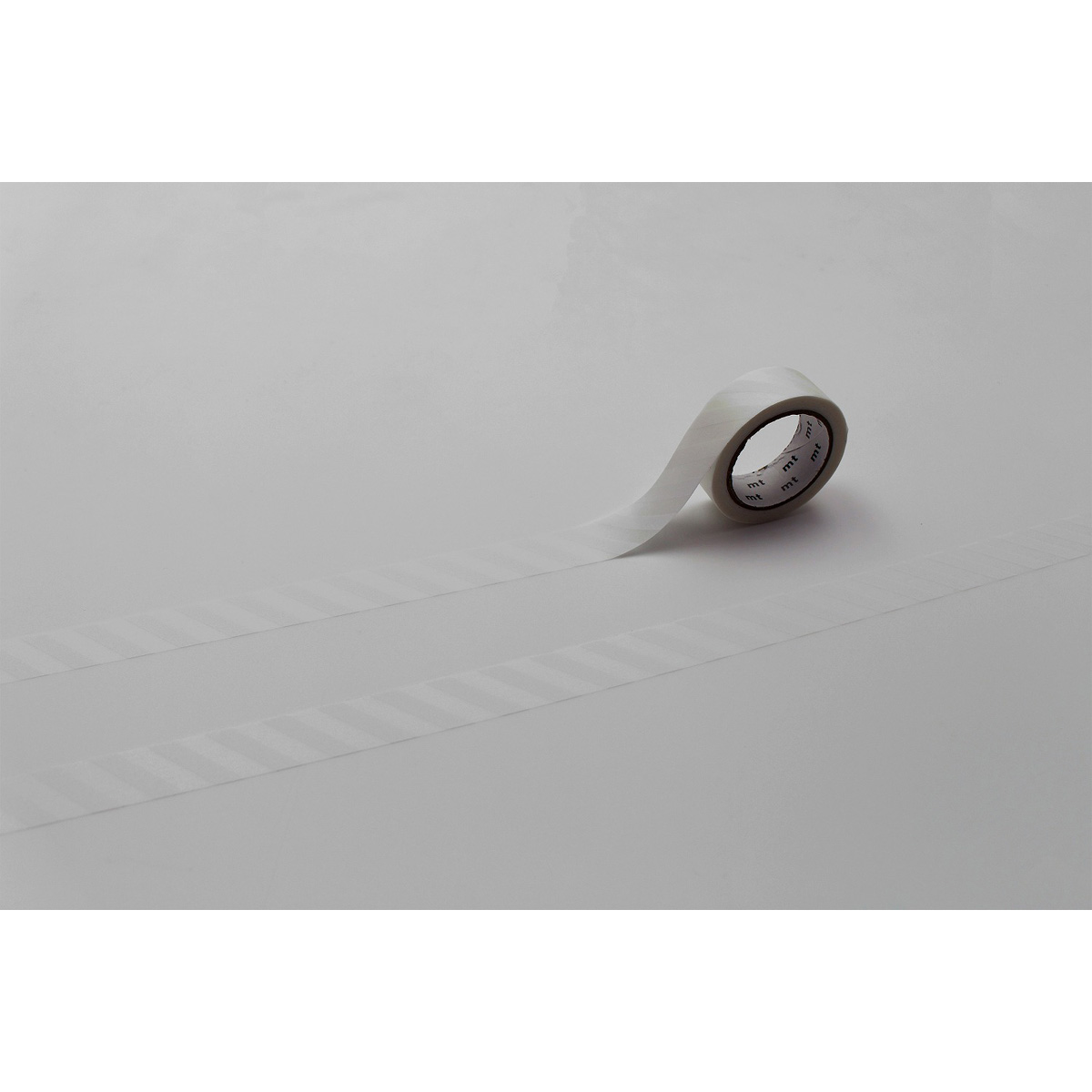 カモ井／マスキングテープ　ｍｔ　１Ｐ　ストライプ・ホワイト　ＭＴ０１Ｄ３７９Ｒ
