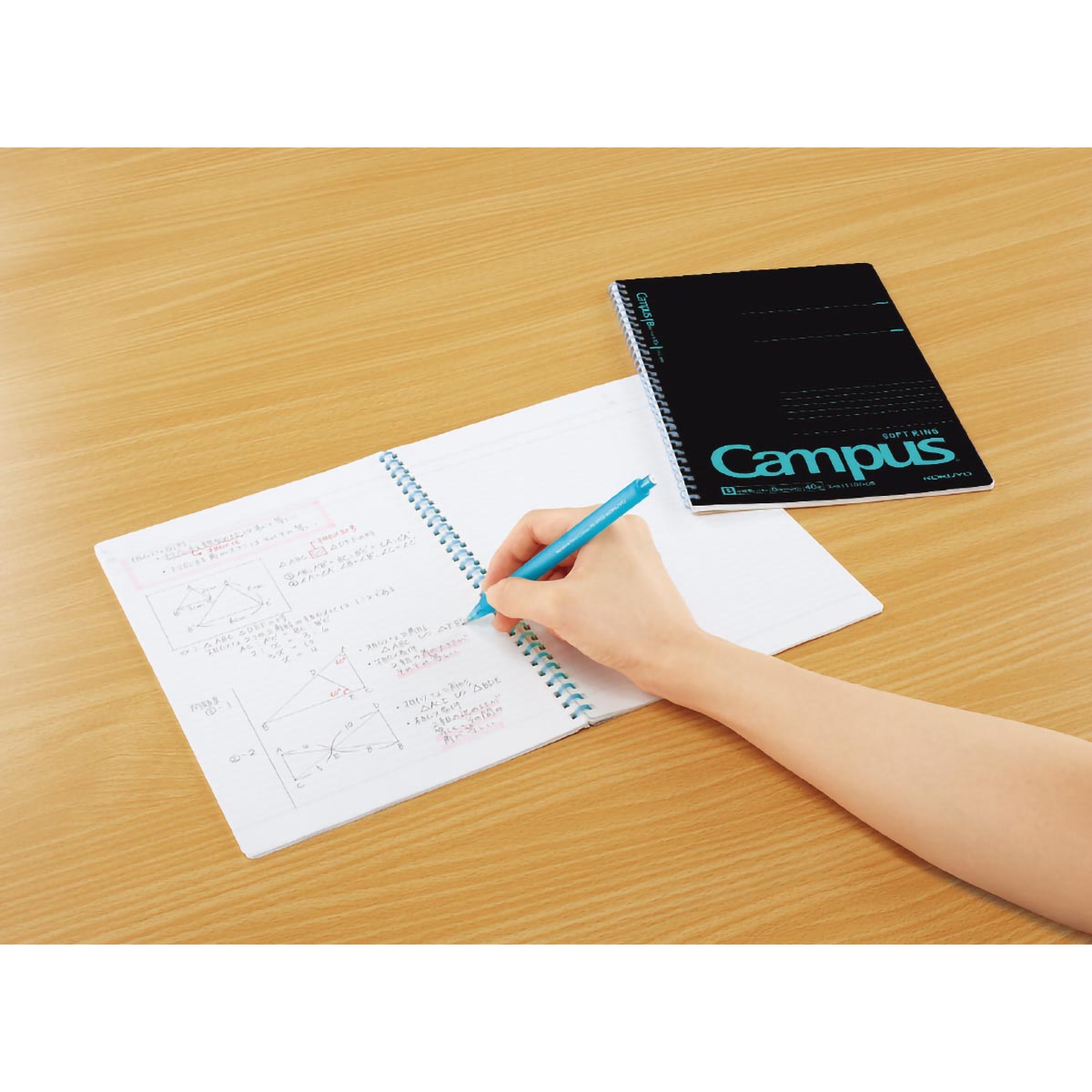 コクヨ　キャンパス　ソフトリングノート　Ｂ５　４０枚　ドット入／Ｂ罫　ブラック×ブルー