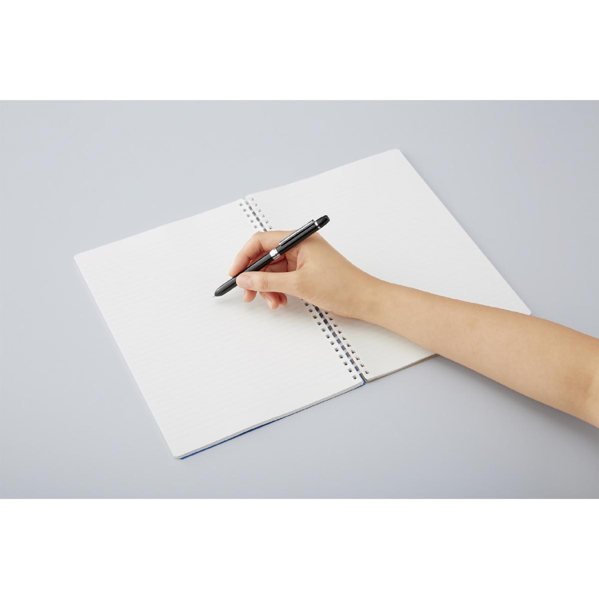 コクヨ　ソフトリングノート　Ｂ５　８０枚　ドットＢ罫　ライトブルー