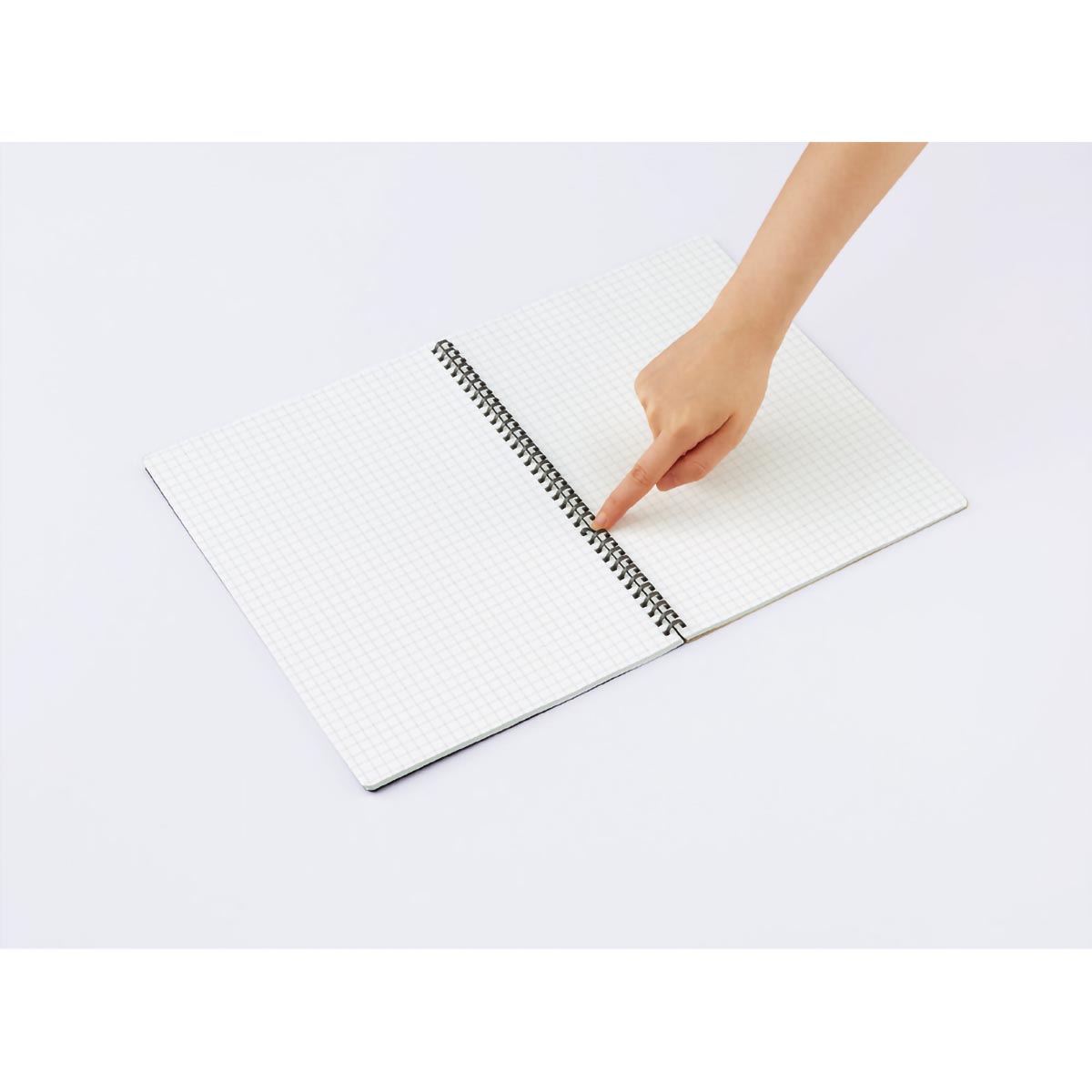 コクヨ　ソフトリングノート　Ａ４　７０枚　方眼罫　黒