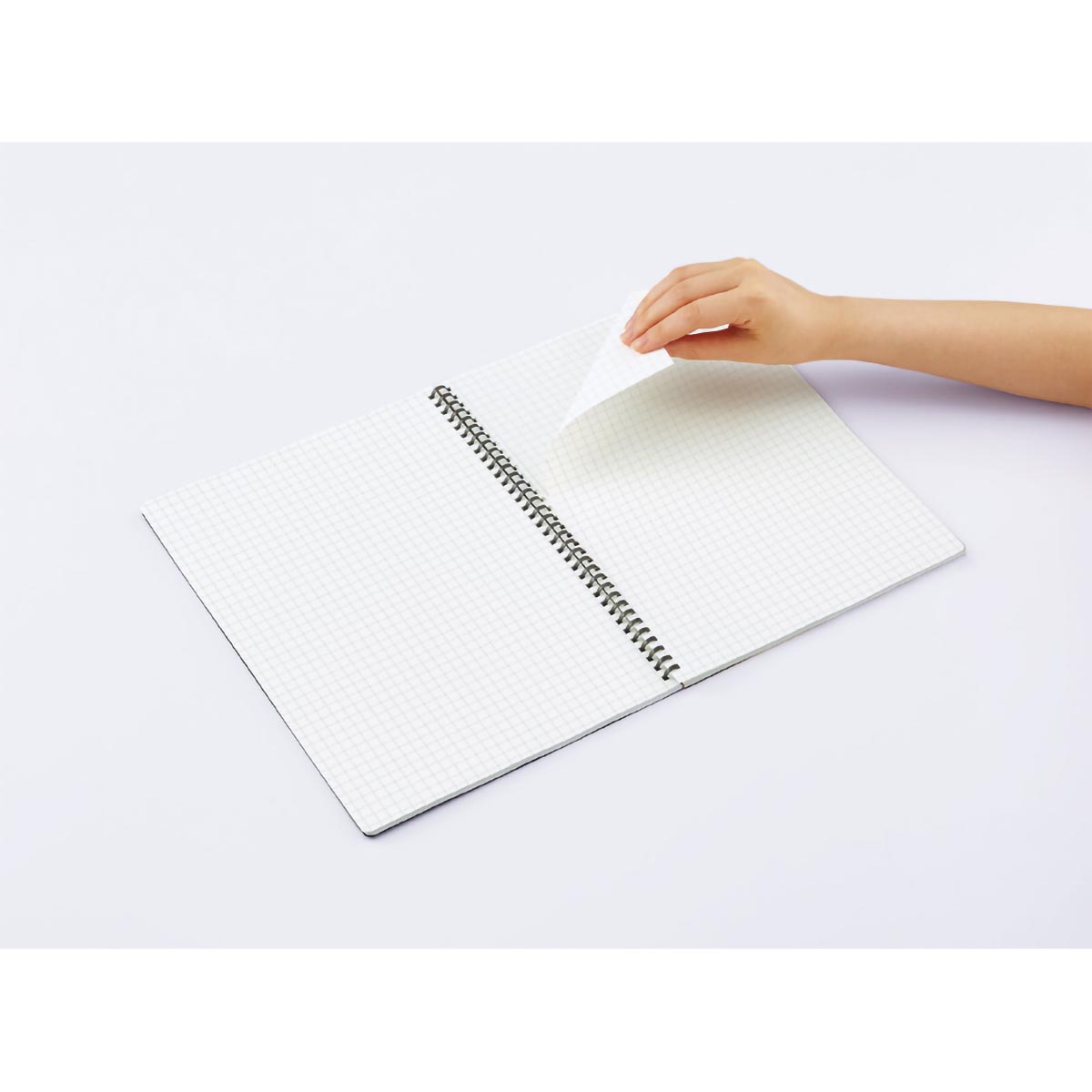 コクヨ　ソフトリングノート　Ａ４　７０枚　方眼罫　黒