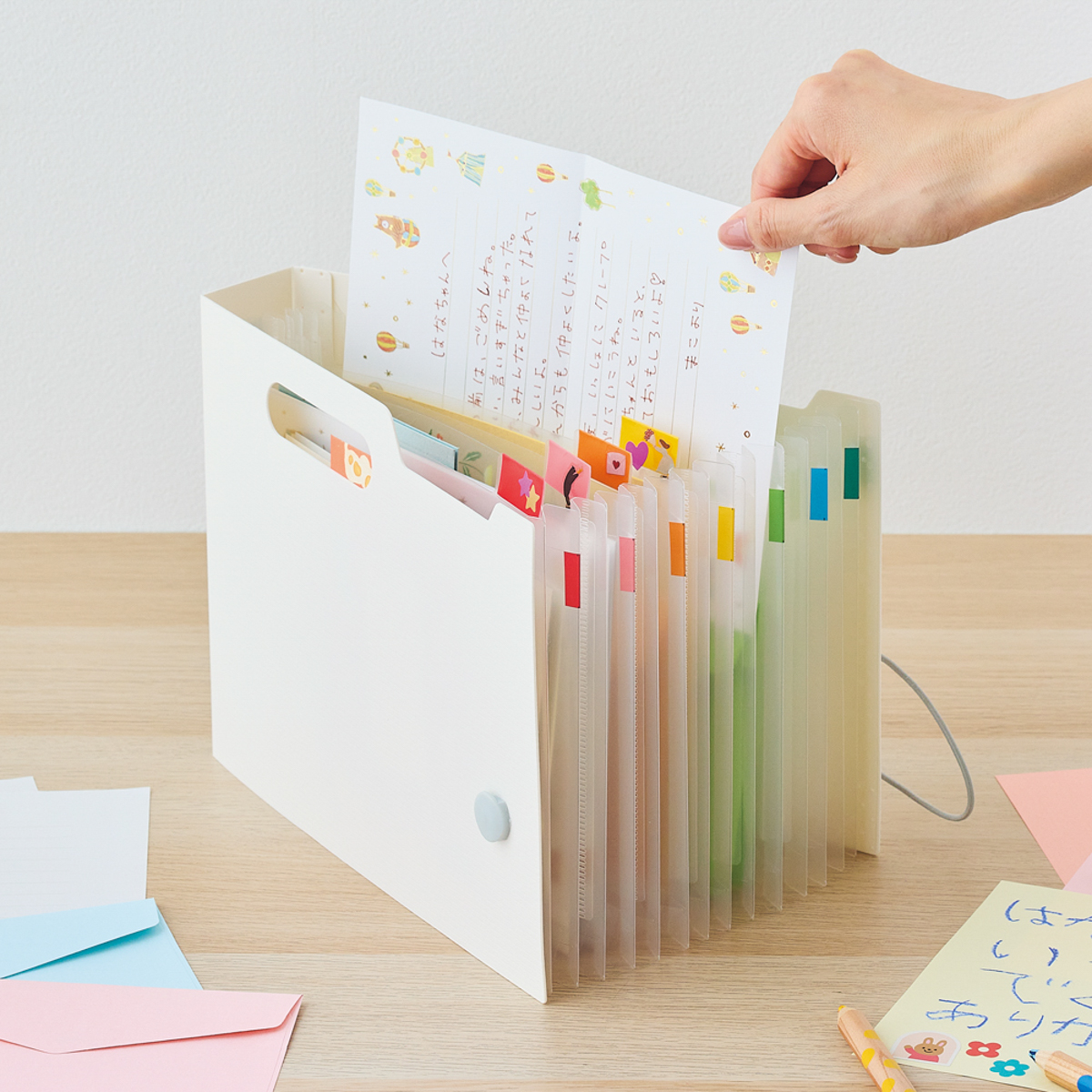 リヒトラブ　ｎｏｉｅ－ｓｔｙｌｅ　ドキュメントボックス　ヨコ　スリム　ホワイト　Ａ５　６仕切（７ポケット）