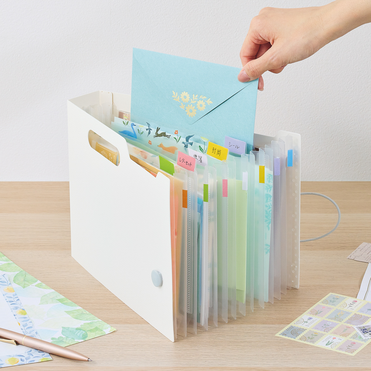 リヒトラブ　ｎｏｉｅ－ｓｔｙｌｅ　ドキュメントボックス　ヨコ　スリム　ホワイト　Ａ５　６仕切（７ポケット）