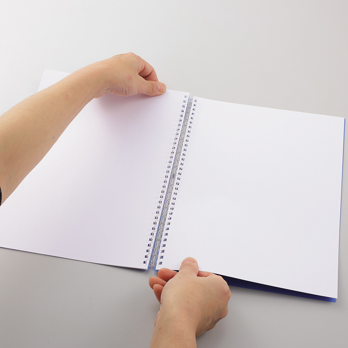 リヒトラブ　ツイストリング製本用とじ具　Ｂ５　２９穴　４本入　ノートリーフ４０枚収容