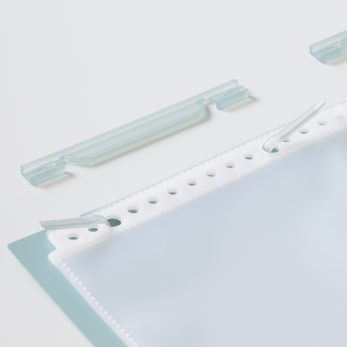 リヒトラブ　Ｍｕｔｕａｌ　二つ折りクリヤーブック＜ポケット交換式＞　ディープグリーン　Ａ５（Ａ４・２つ折）　ポケット１０枚