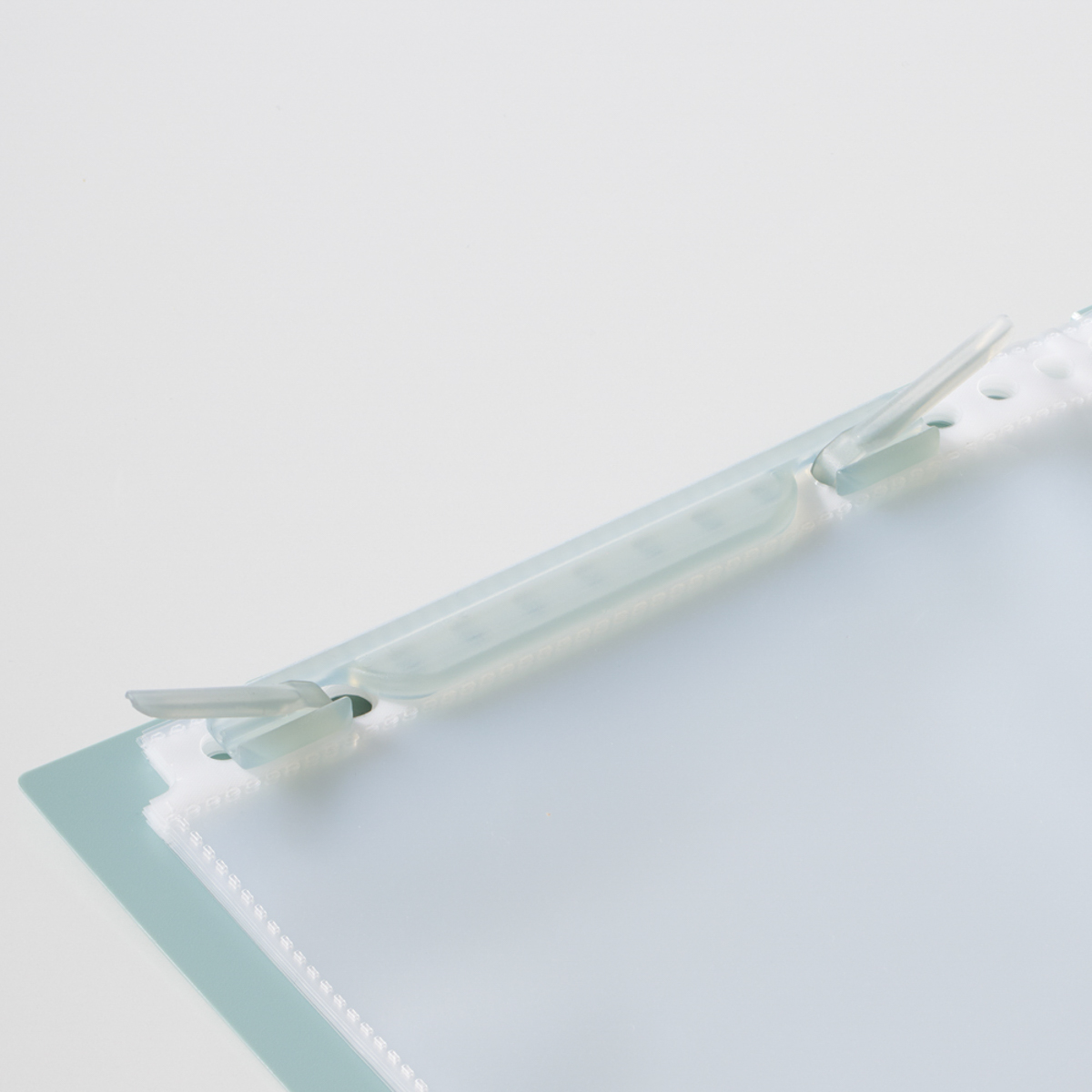 リヒトラブ　Ｍｕｔｕａｌ　二つ折りクリヤーブック＜ポケット交換式＞　アイボリー　Ａ５（Ａ４・２つ折）　ポケット１０枚