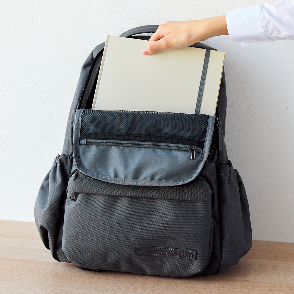 リヒトラブ　Ｍｕｔｕａｌ　二つ折りクリヤーブック＜ポケット交換式＞　アイボリー　Ａ４（Ａ３・２つ折）　ポケット１０枚