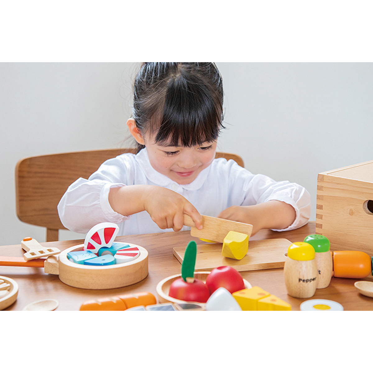食材いっぱい！ままごとフライパンセット