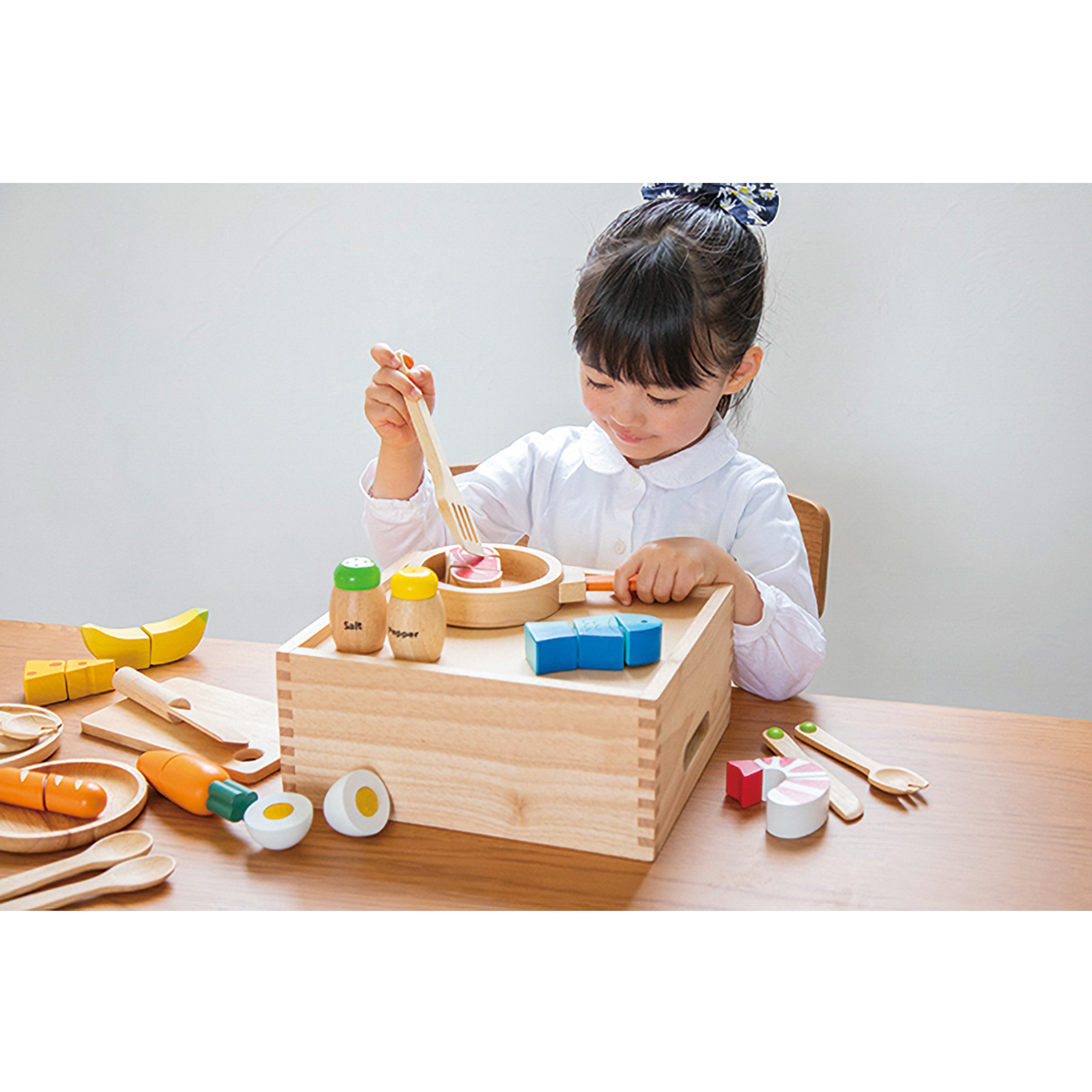 食材いっぱい！ままごとフライパンセット