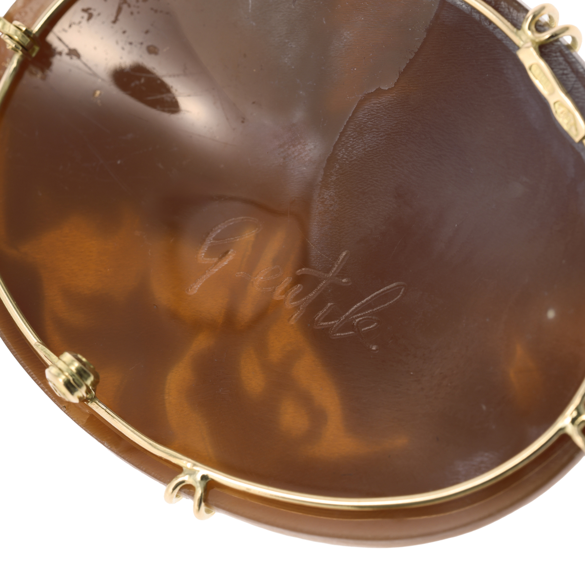 【ベアトリーチェ カメイ】Maestro Aniello Gentile作 K18シェルカメオ ブローチペンダント ”バード＆ハット”