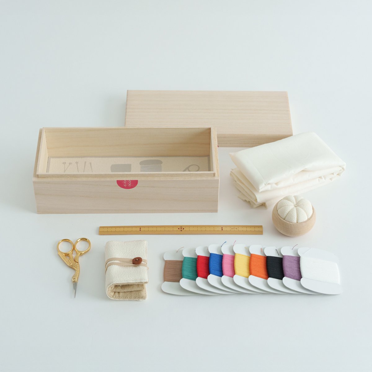 針と糸のお道具箱【ぬいぬふ】
