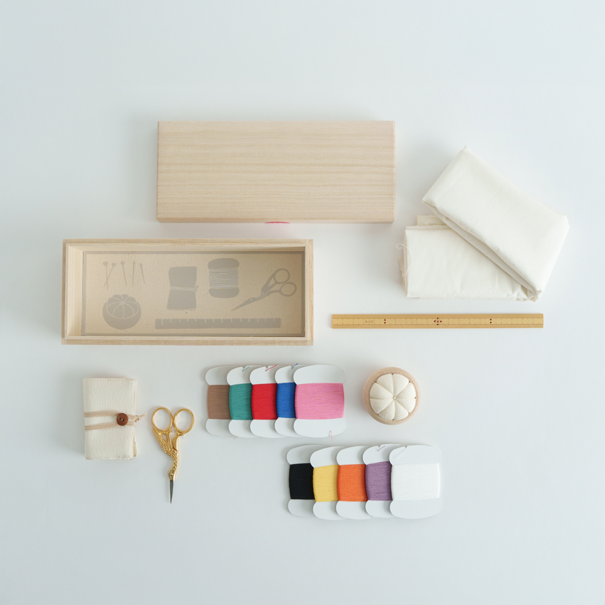 針と糸のお道具箱【ぬいぬふ】