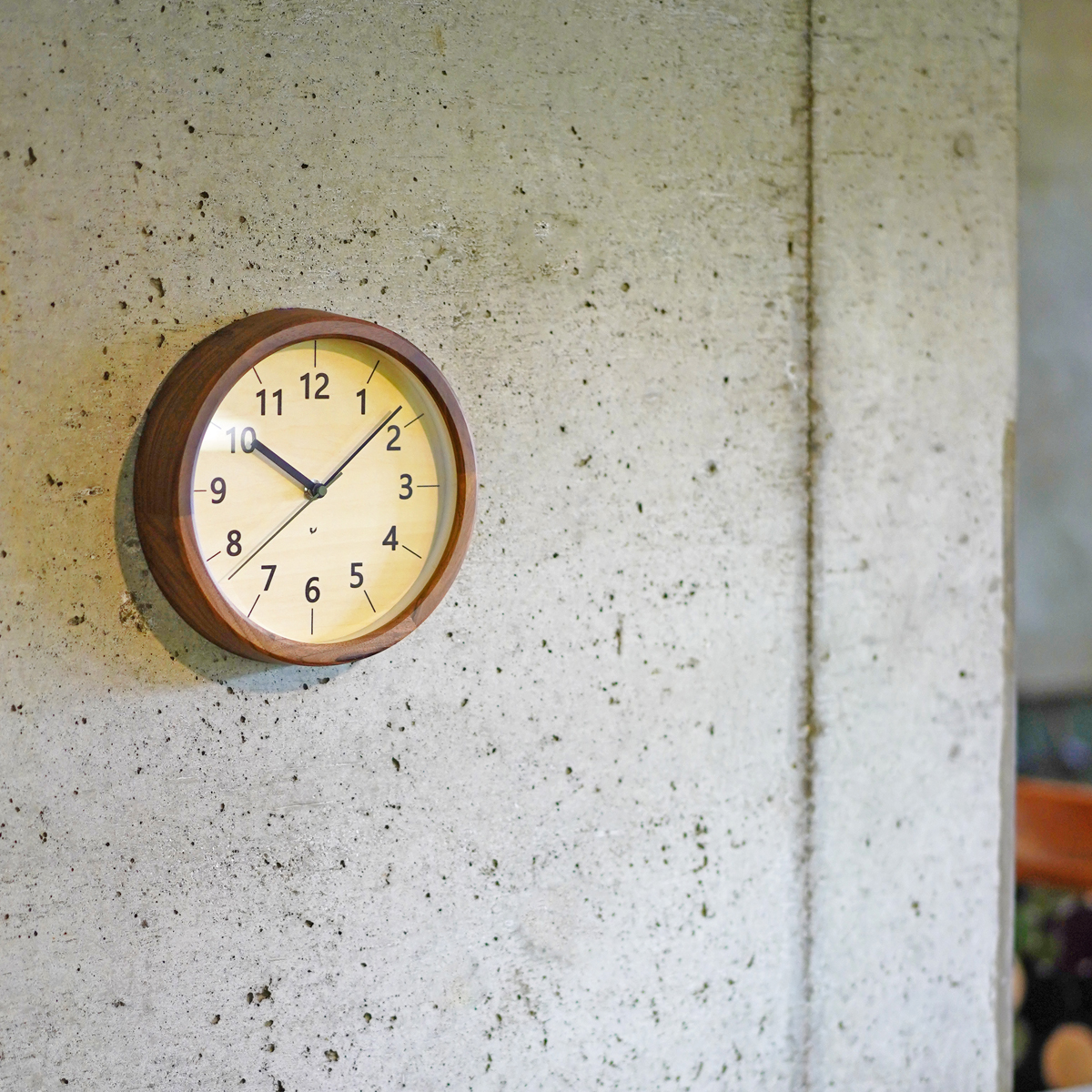 電波掛時計 Chambre ちいさな木の実の掛け時計　くるみ