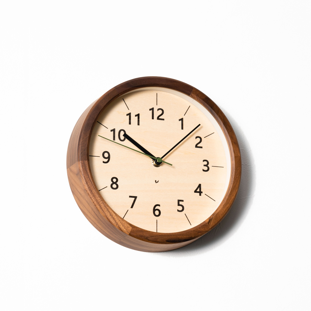 電波掛時計 Chambre ちいさな木の実の掛け時計　くるみ