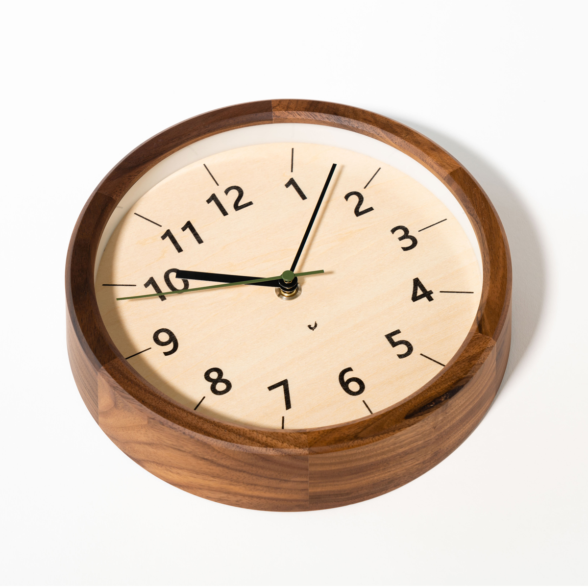 電波掛時計 Chambre ちいさな木の実の掛け時計　くるみ