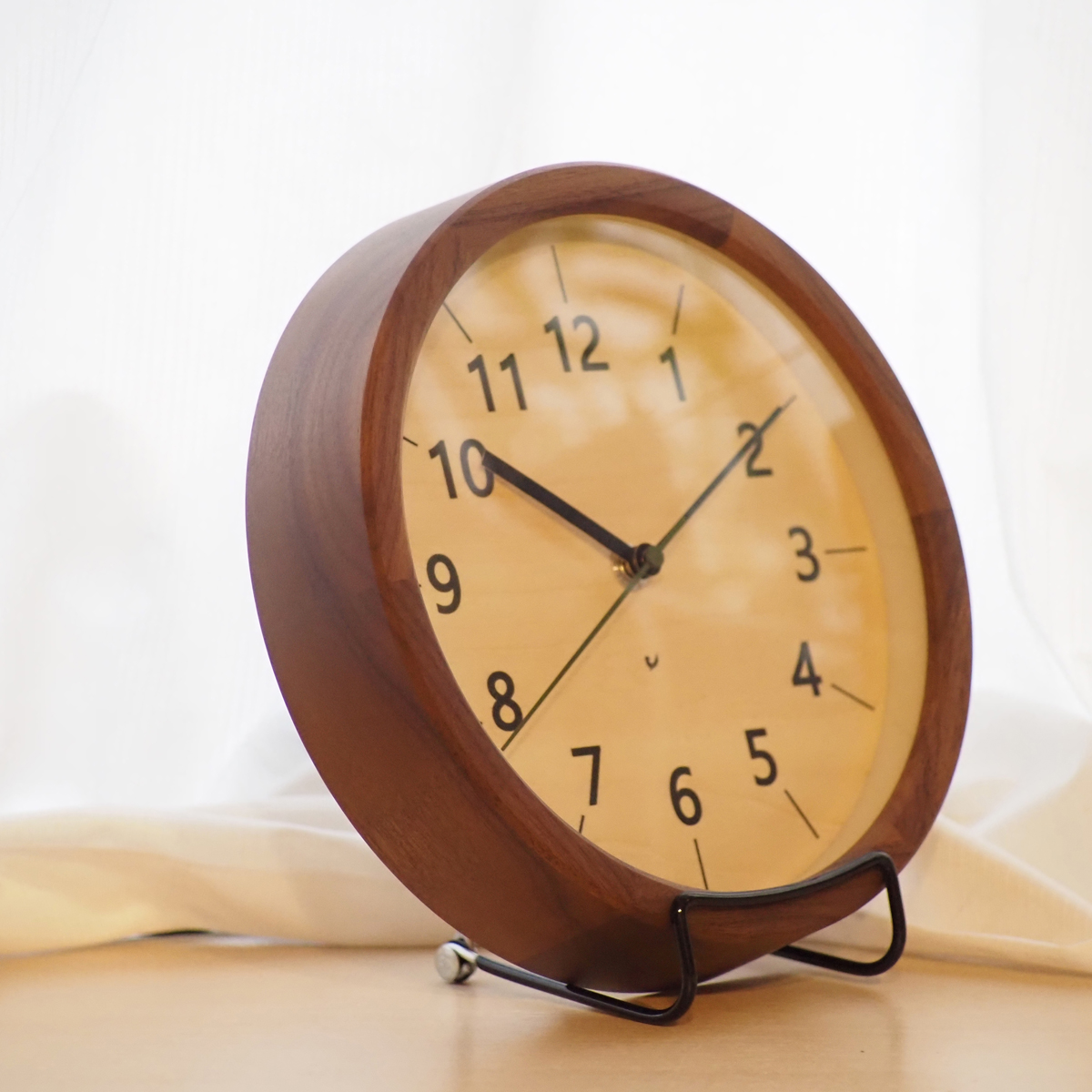 電波掛時計 Chambre ちいさな木の実の掛け時計　くるみ