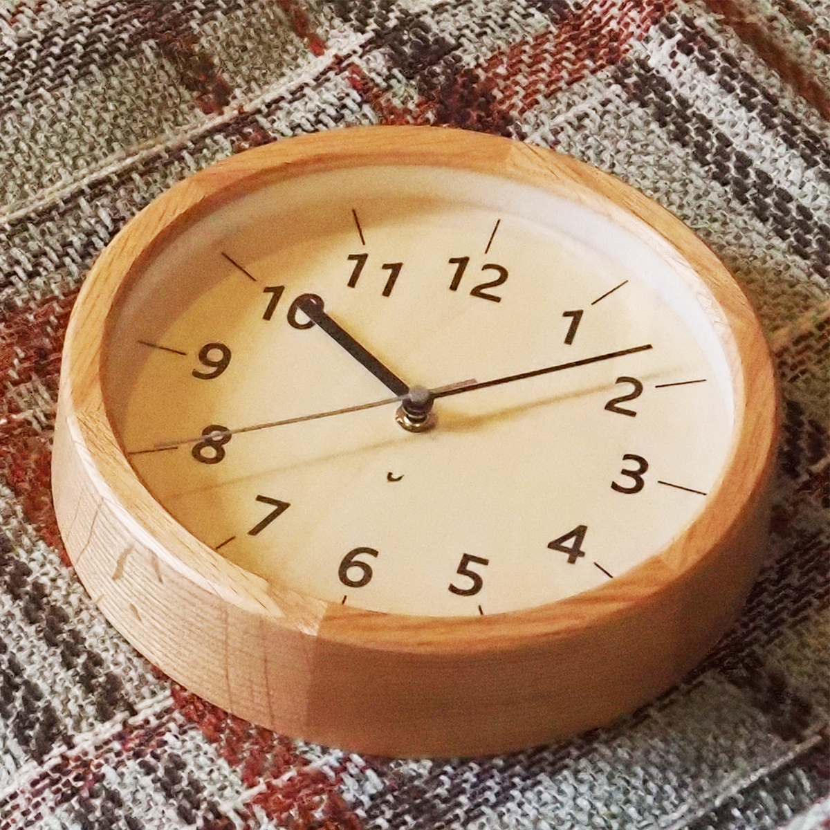 電波掛時計 Chambre ちいさな木の実の掛け時計　かし