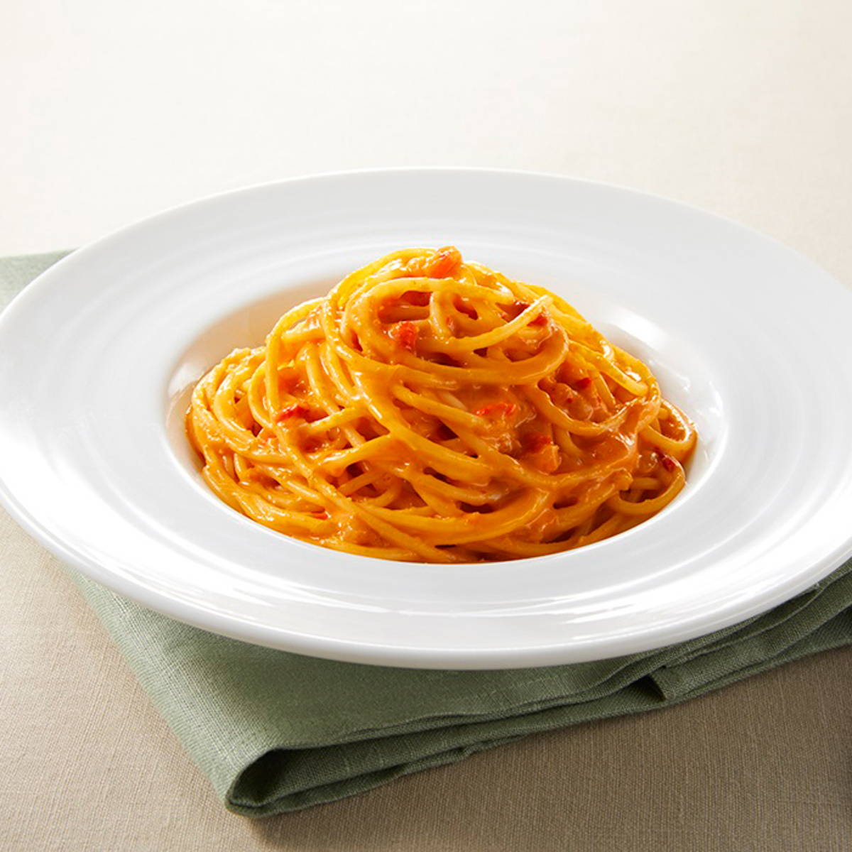 大人むけのパスタ　紅ずわい蟹のトマトクリーム