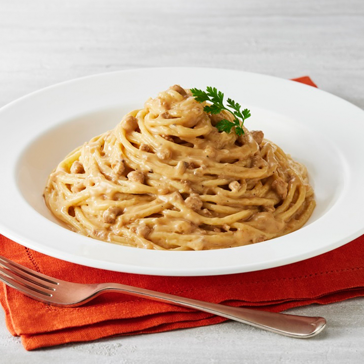 大人むけのパスタ　地鶏とマッシュルームのクリームソース