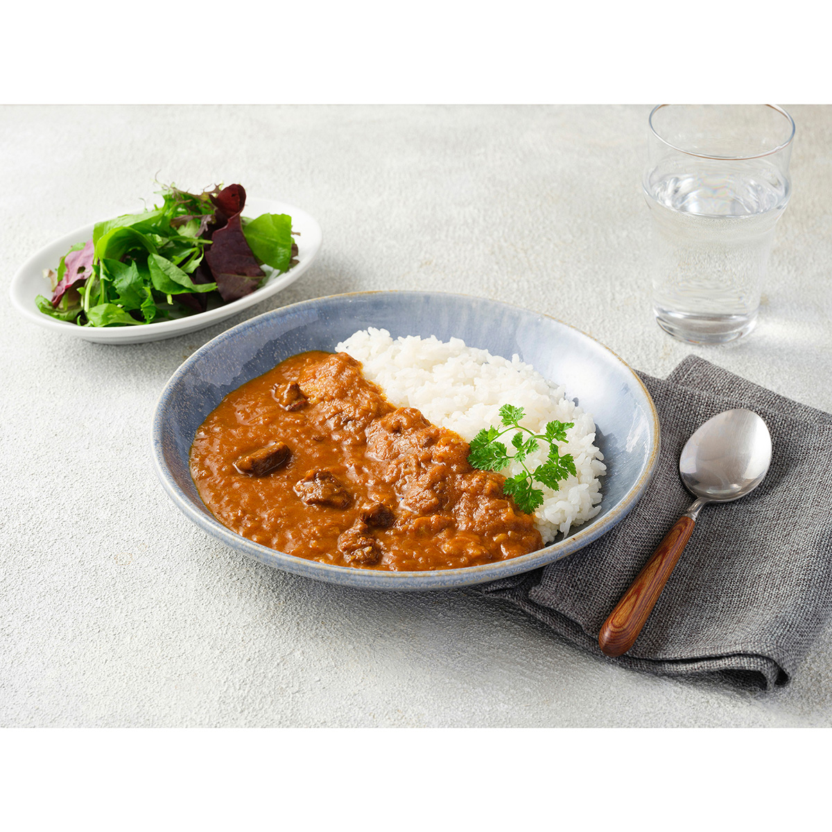 エム・シーシー食品　ビーフカレージャワ風２号缶（８４０ｇ）