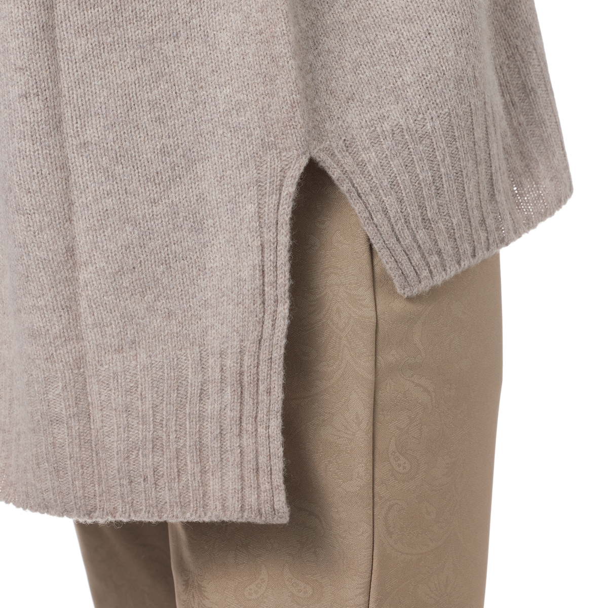 某有名メーカー品、最高級ヤク毛100％素材のベルト柄インターシャー編みチュニック 某有名メーカー品、最高級ヤク毛100％素材のベルト柄インターシャー