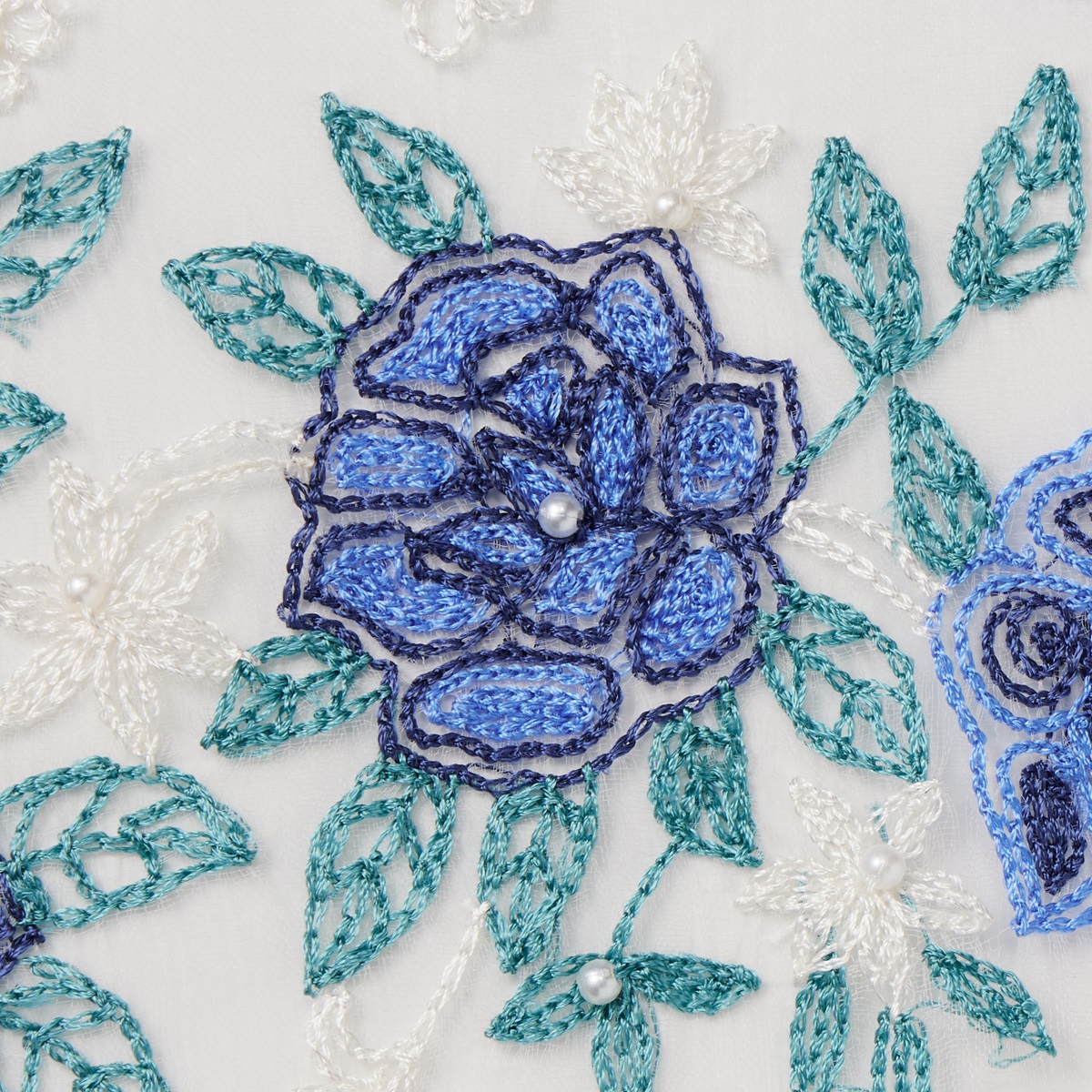 レイクアルスターシルク混フラワー手刺繍ストール