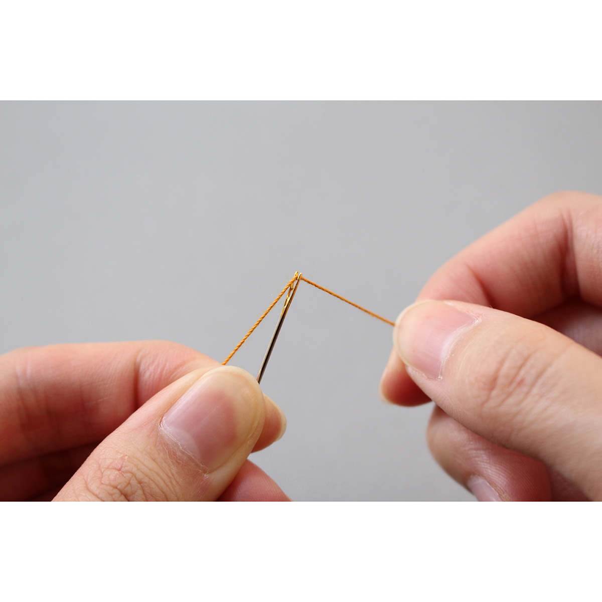 ＫＡＷＡＧＵＣＨＩ　糸が通しやすい針　２本入　１５－４３９