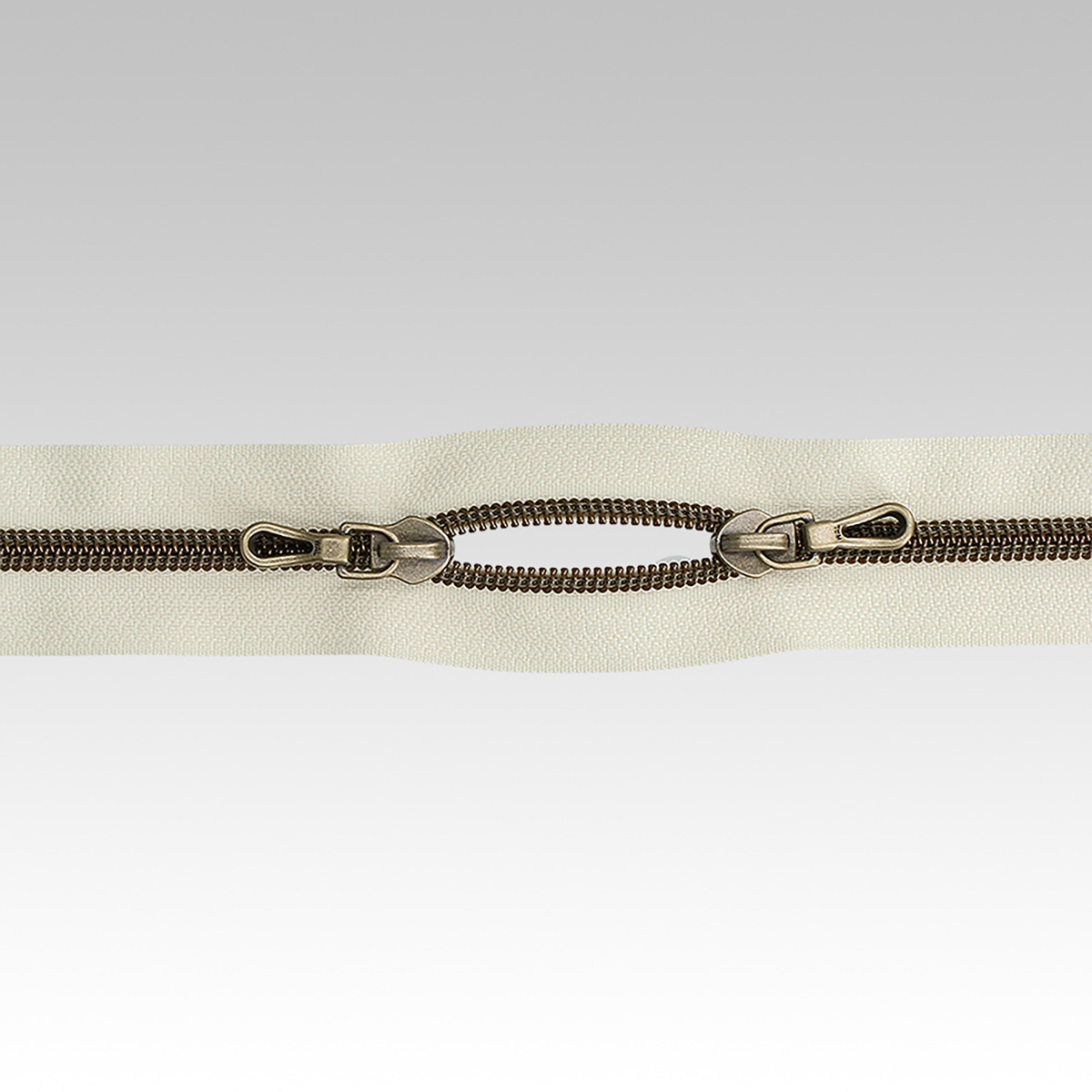 クロバー　メタル調樹脂ファスナー　６０ｃｍ　両開き　ベージュ　２６－４１８