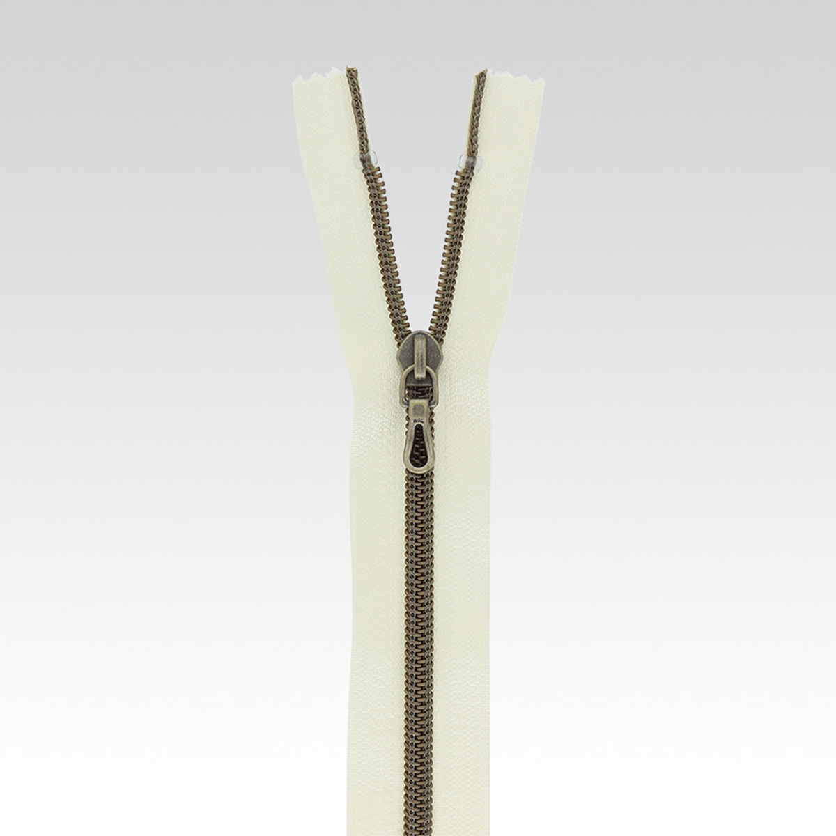 クロバー　メタル調樹脂ファスナー　３０ｃｍ　片開き　黒　２６－４２４