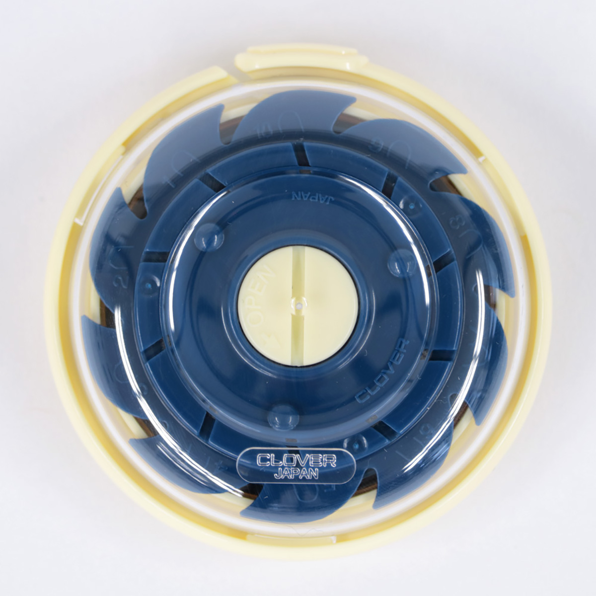 クロバー　リール式針ケース「キルトドーム」　５７－６９４