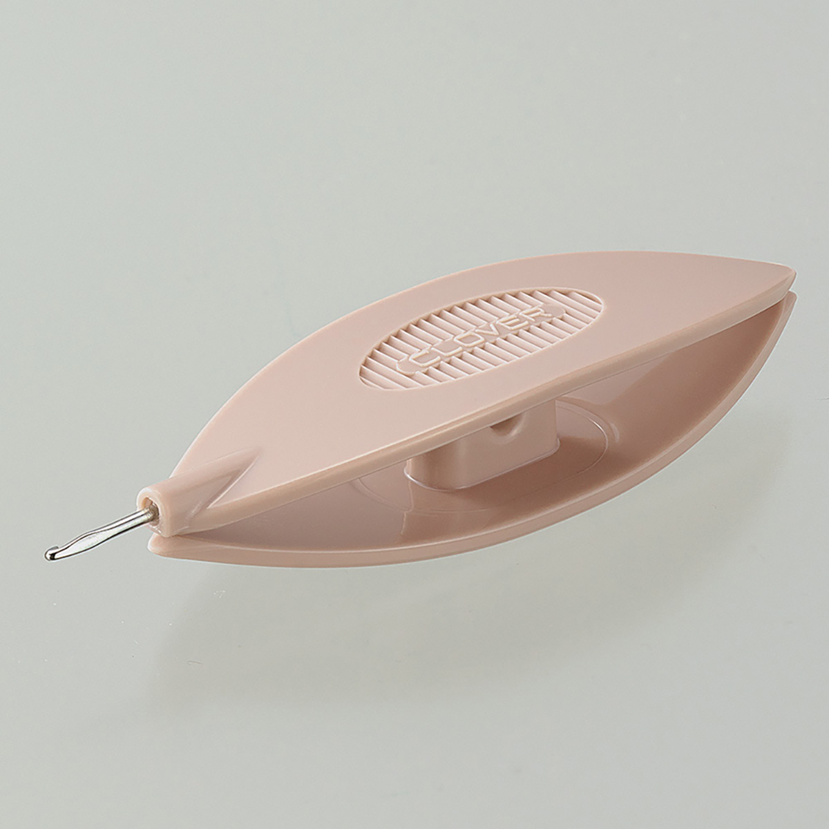 クロバー　かぎ針付タティングシャトル　Ｎｏ．８（０．９０ｍｍ）　５７－７１０