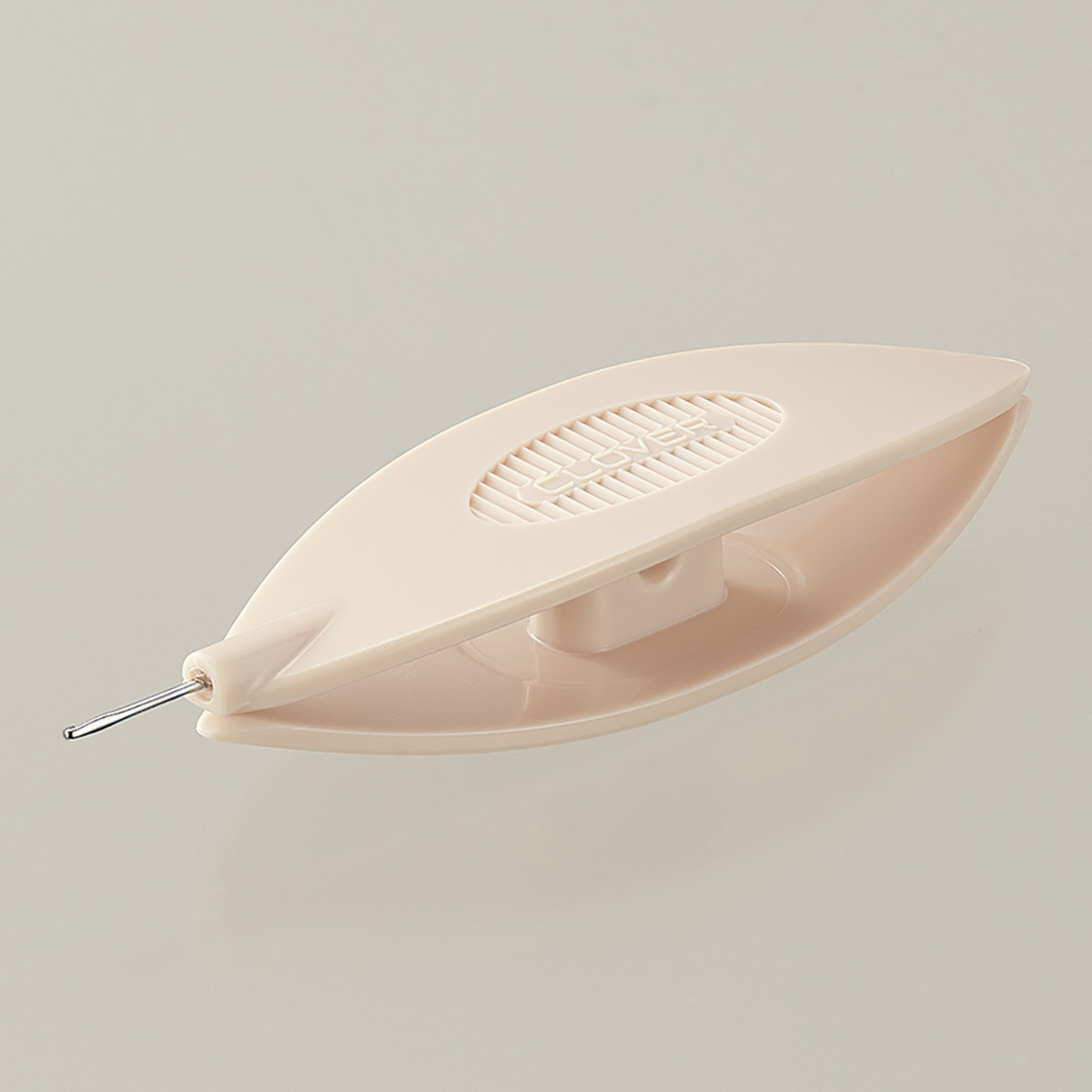 クロバー　かぎ針付タティングシャトル　Ｎｏ．１２（０．６０ｍｍ）　５７－７１１