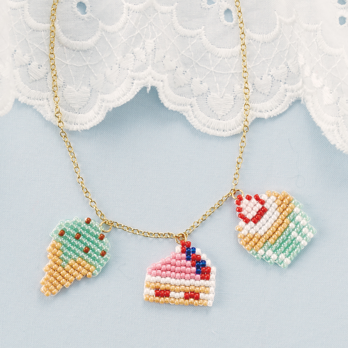 クロバー　◆作品本◆クロバーカード型ビーズ織り機で作る　小さなモチーフたち　７１－３９３